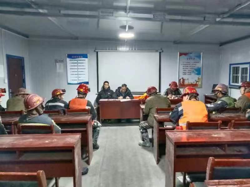 emc网页版登录建设煤矿运营服务分公司：坚守岗位一线  履行职责担当