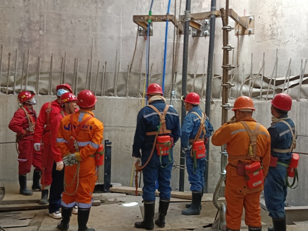 emc网页版登录建设矿建三公司崔木二号副立井井筒装备工程顺利通过验收