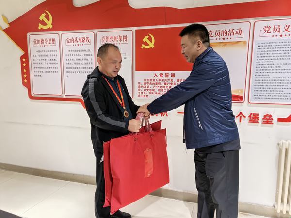 emc网页版登录建设矿建二公司开展“走访慰问劳模 弘扬榜样力量”慰问劳模活动