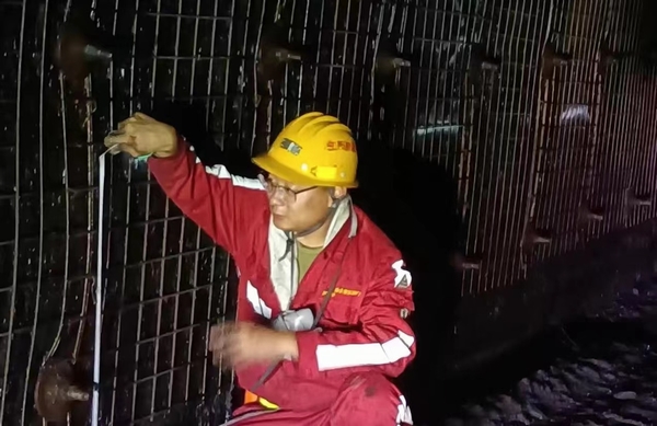 emc网页版登录建设煤矿运营服务分公司：五一我在岗 平凡亦有光