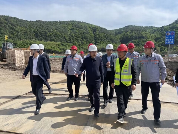 emc网页版登录集团副总经理杜平一行莅临黄陵矿业店头电厂二期2×1000MW机组扩建项目主厂房桩基项目检查指导工作