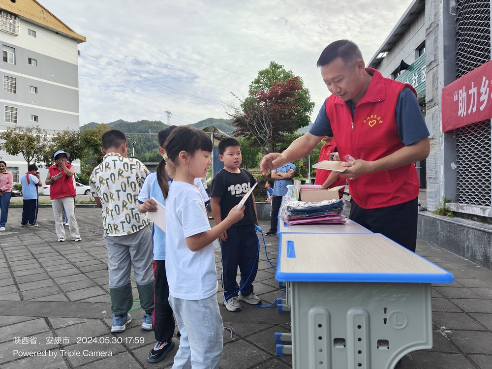 emc网页版登录建设定点帮扶村：为了大山孩子们的笑脸和心愿