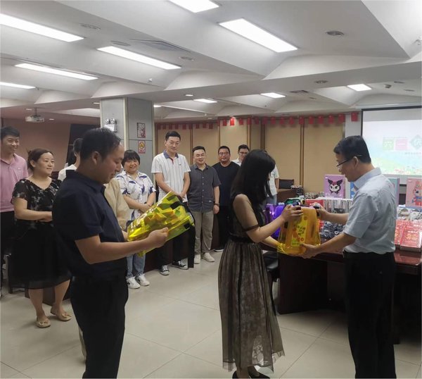 emc网页版登录建设路桥分公司开展“六一”关爱职工子女成长活动