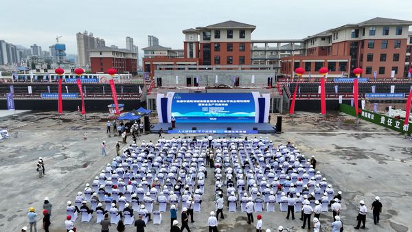 安康市建筑领域高质量发展与高水平安全现场观摩会在emc网页版登录建设汉阴县实验中学二期项目现场举办