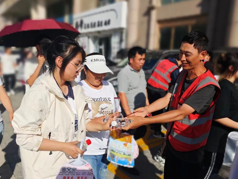 emc网页版登录建设榆林公司：水润高考路 情暖学子心