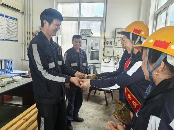 emc网页版登录建设洗选煤运营公司神渭蒲城运营项目部：当端午节遇上安全月  职工“粽”享安全