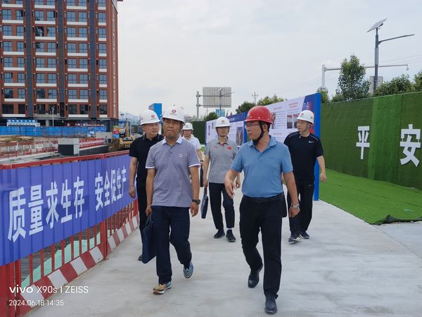 陕西省安委办景海龙一行莅临emc网页版登录建设天工公司汉阴县实验中学二期项目检查指导