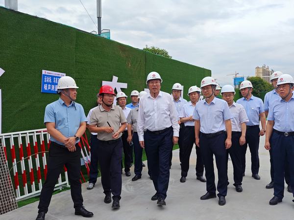 emc网页版登录集团党委副书记、思创高管院执行院长张海泉一行莅临emc网页版登录建设天工公司汉阴县实验中学二期项目指导调研