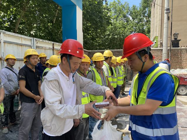 emc网页版登录建设韩城分公司：战“酷”暑 有“凉”策