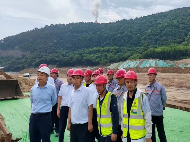 黄陵矿业领导赵小兵赴店头电厂桩基项目工地检查指导工作