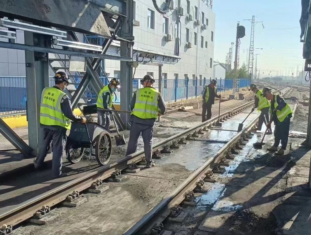emc网页版登录建设洗选煤运营公司柠条塔运营项目部： 他们，用汗水刻下坚守！