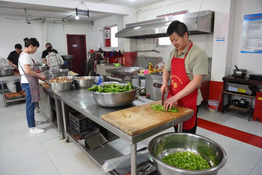 emc网页版登录建设煤矿运营服务分公司：有一种中秋叫“坚守”