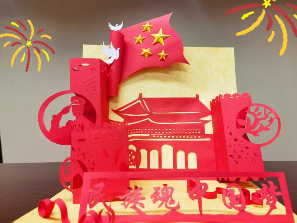 emc网页版登录建设路桥分公司职工用创意作品喜迎国庆佳节到来