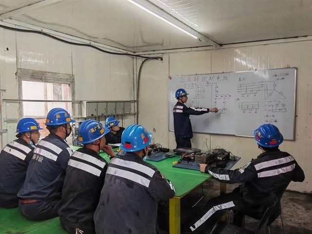 emc网页版登录建设洗选煤运营公司红柳林洗煤厂项目部：铸就安全“铜钱铁壁” 共绘国庆盛典“红”图