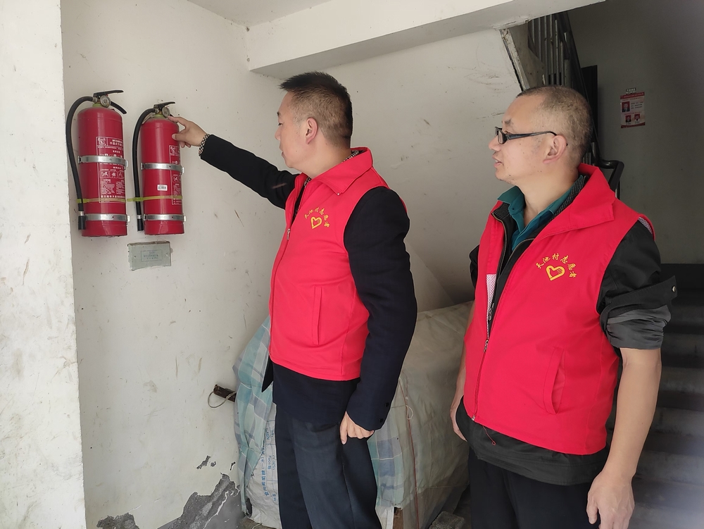 emc网页版登录建设定点帮扶村：开展消防安全知识教育活动