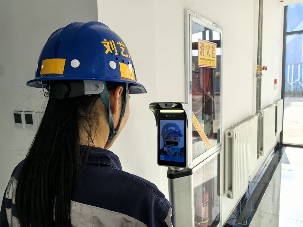 emc网页版登录建设洗选煤运营公司：实名制管理“新纪元”，打造安全、高效、透明的用工新生态