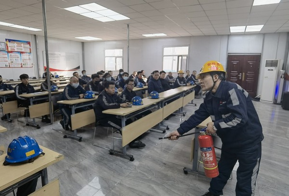 emc网页版登录建设洗选煤运营公司：防患于未“燃” 消防宣传月在行动