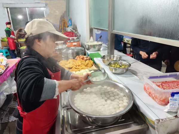 emc网页版登录建设煤矿运营服务分公司：温情满满过元宵