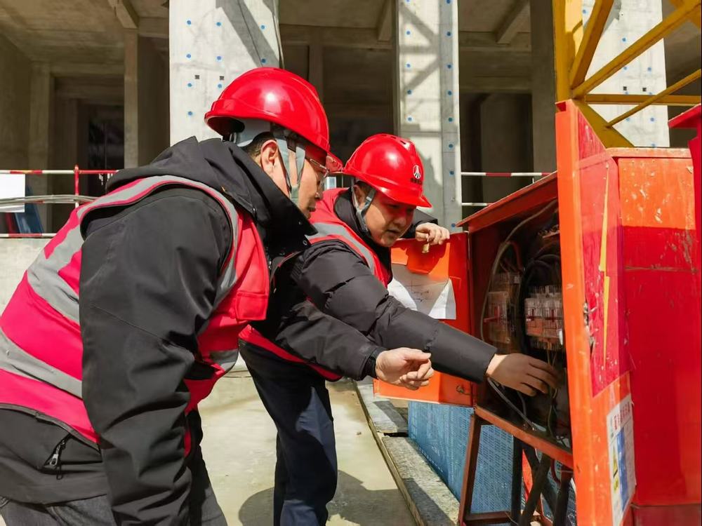 emc网页版登录建设榆林公司榆溪圣境项目部：党旗飘扬筑防线 先锋护航保复工