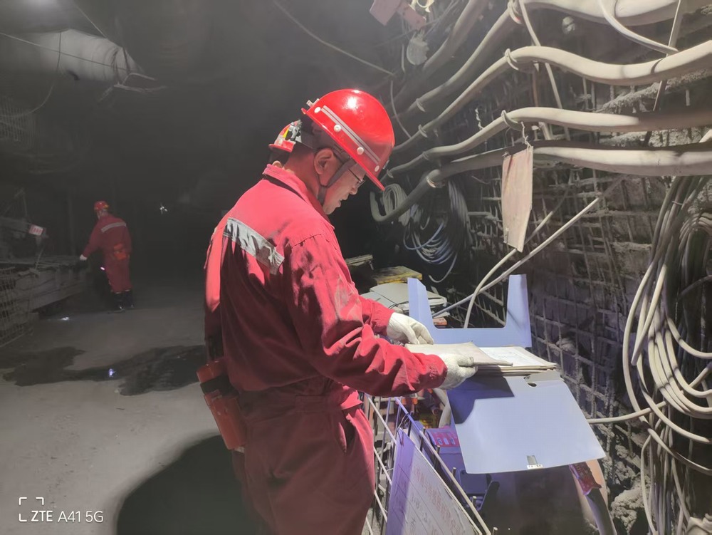 emc网页版登录建设矿建二公司：群监岗“零点行动”筑牢安全防线