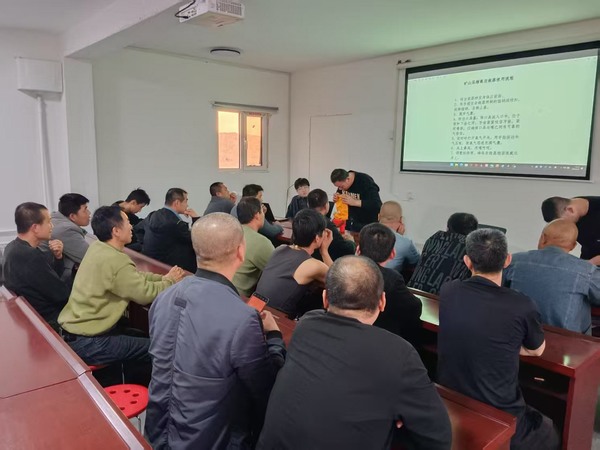 emc网页版登录建设煤矿运营服务分公司：“五一”坚守不停学 安全培训不打烊