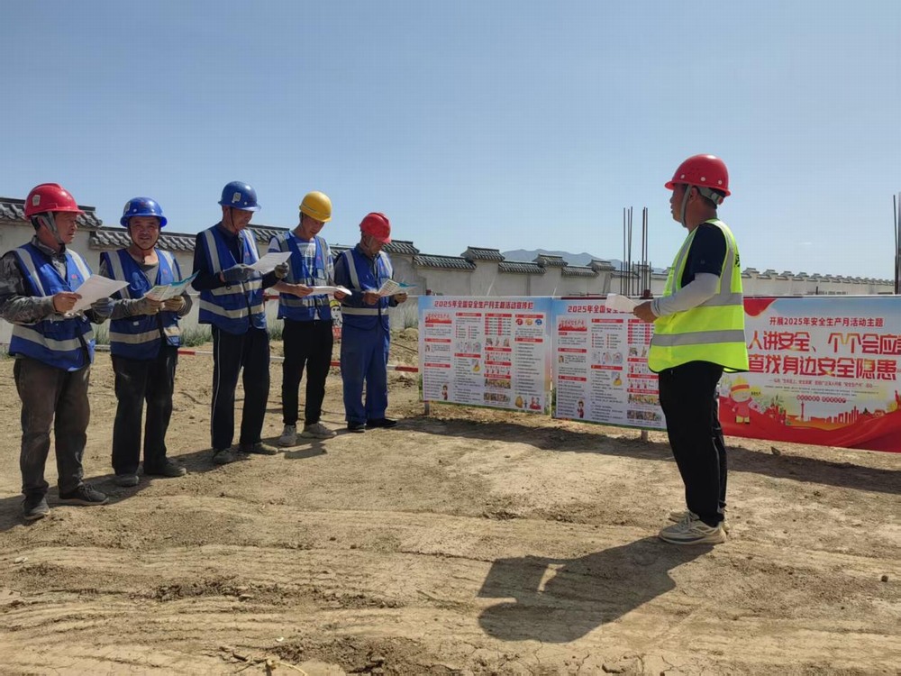 emc网页版登录建设绿宇公司：战高温护安康 全力保障施工安全