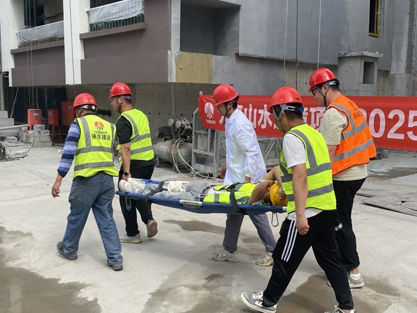 emc网页版登录建设大秦置业公司：山水逸境项目开展高处坠落应急救援演练