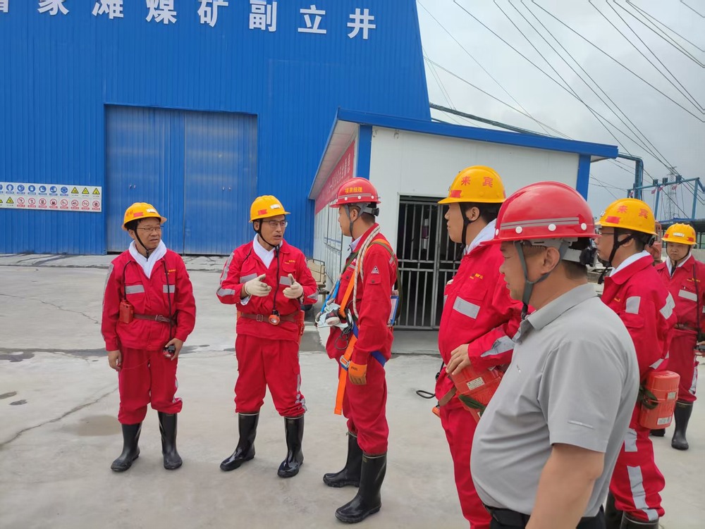 赵文革深入emc网页版登录建设矿建二公司曹家滩副立井项目调研