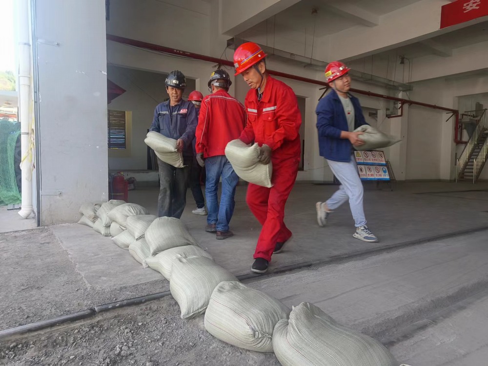 emc网页版登录建设矿建二公司:严阵以待筑牢防暑防汛“安全网”