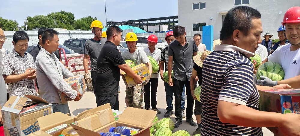 陕西彬长胡家河矿业公司深入emc网页版登录建设渭南分公司第三项目部慰问一线员工