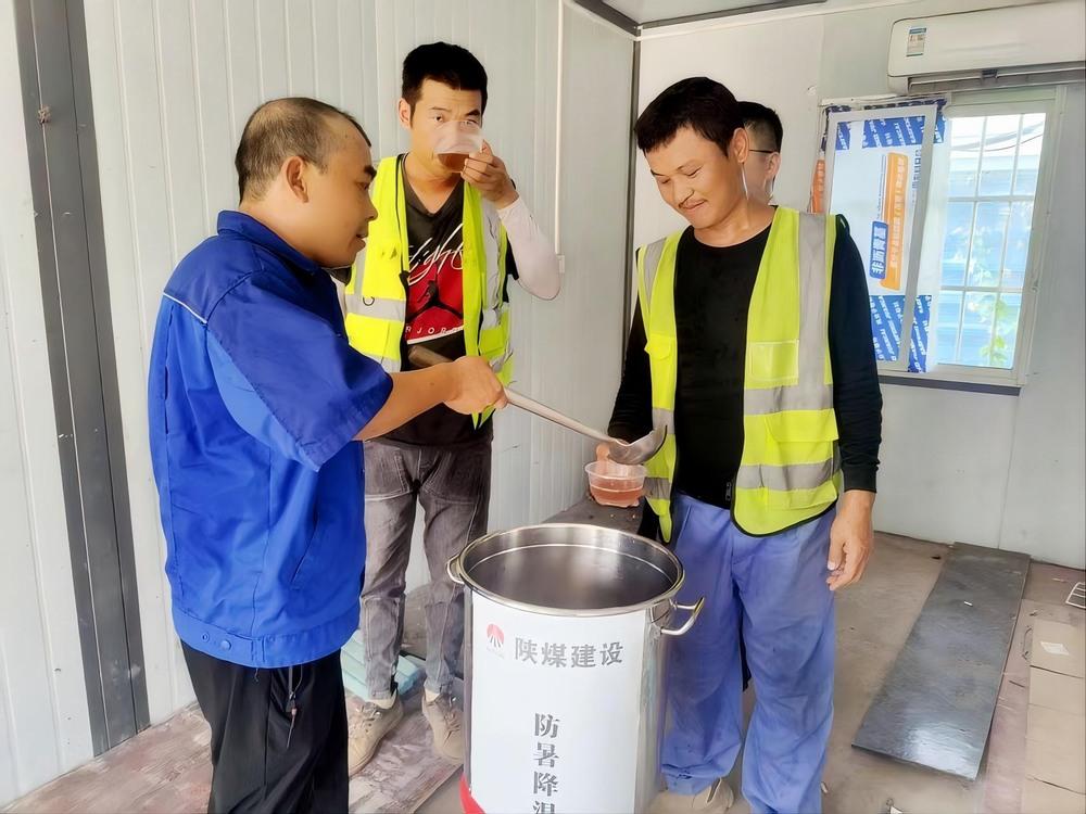 emc网页版登录建设路桥分公司荆州项目部战高温、守安全、保进度