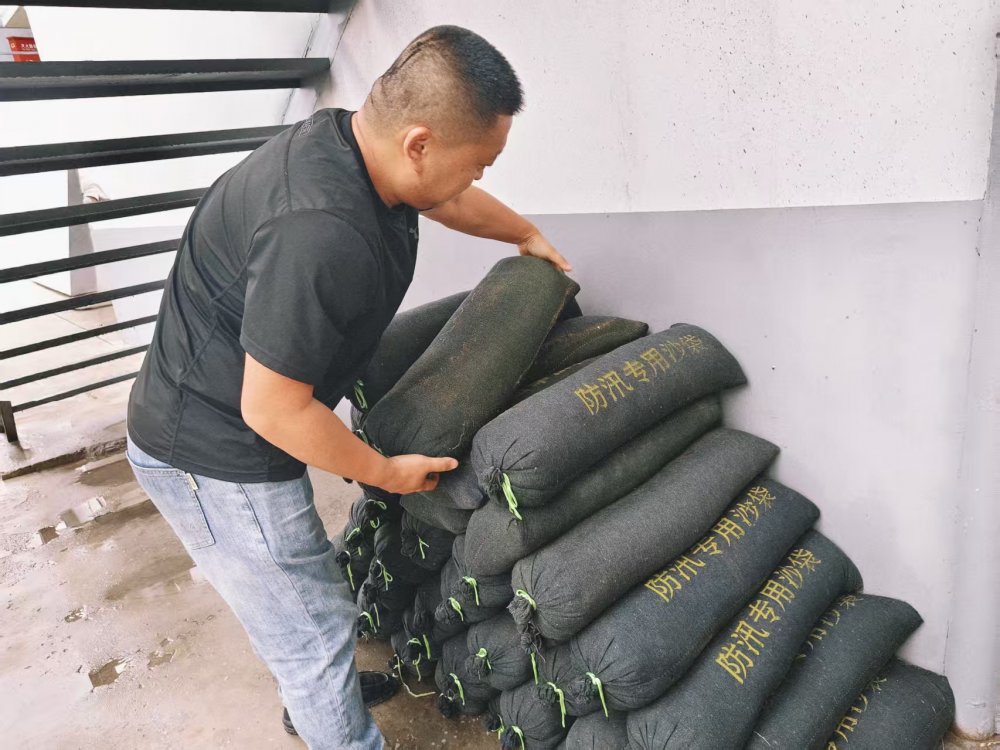 emc网页版登录建设煤矿运营服务分公司:织密安全防护网 筑牢汛期“后勤堡垒”