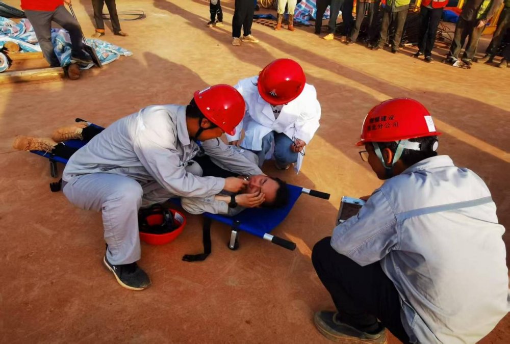 emc网页版登录建设西北分公司汨罗项目部开展防暑演练培训联合检查筑牢安全防线