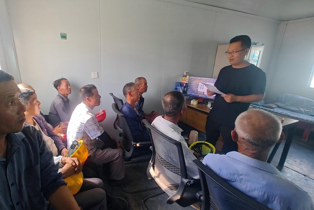 “薪”事落地!emc网页版登录建设路桥分公司专项监督让农民工子女安心上学