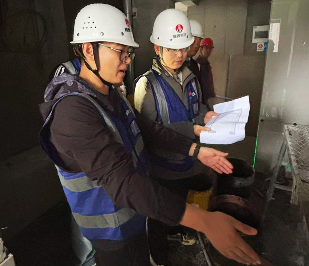 emc网页版登录建设直属第六项目部:工地上的红星与国旗,致敬双节最美的坚守