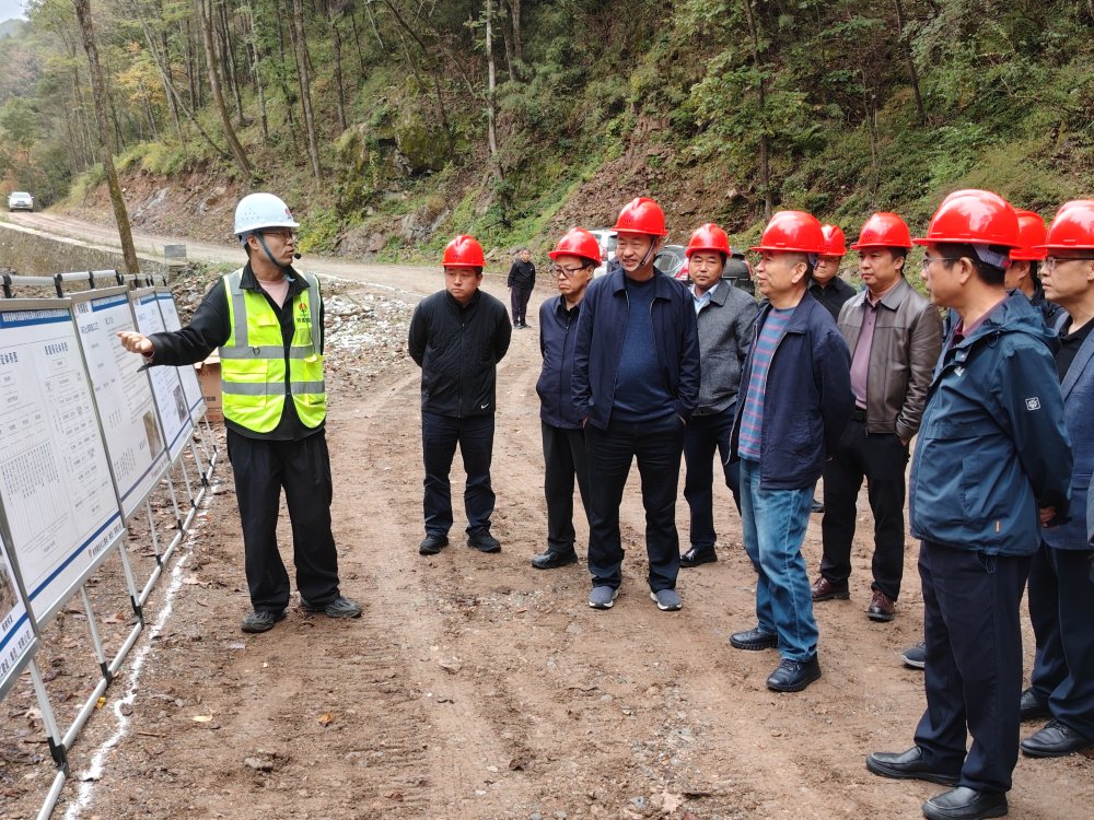 陕西省林业局朱建军一行莅临emc网页版登录建设路桥分公司秦岭项目开展交工验收工作