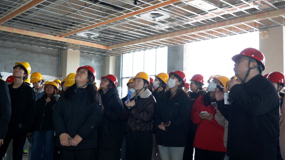 鄂尔多斯应用技术学院土木工程学院师生到emc网页版登录建设内蒙古分公司应用技术学院 项目部开展社会实践