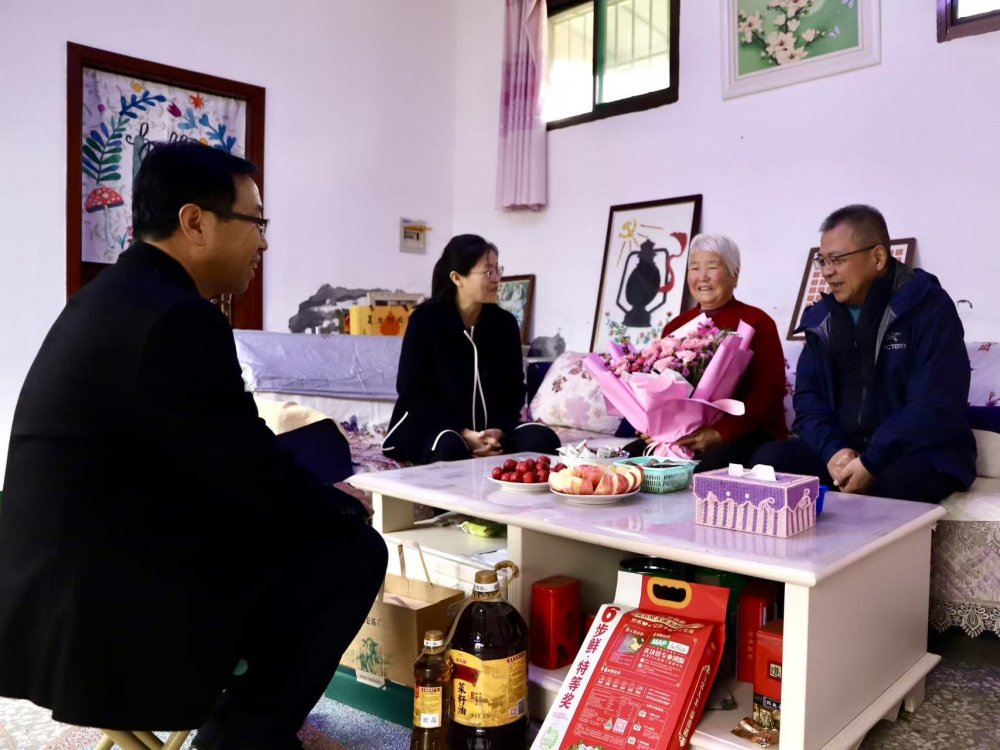 emc网页版登录建设机电安装公司：重阳慰问暖人心 敬老爱亲显担当