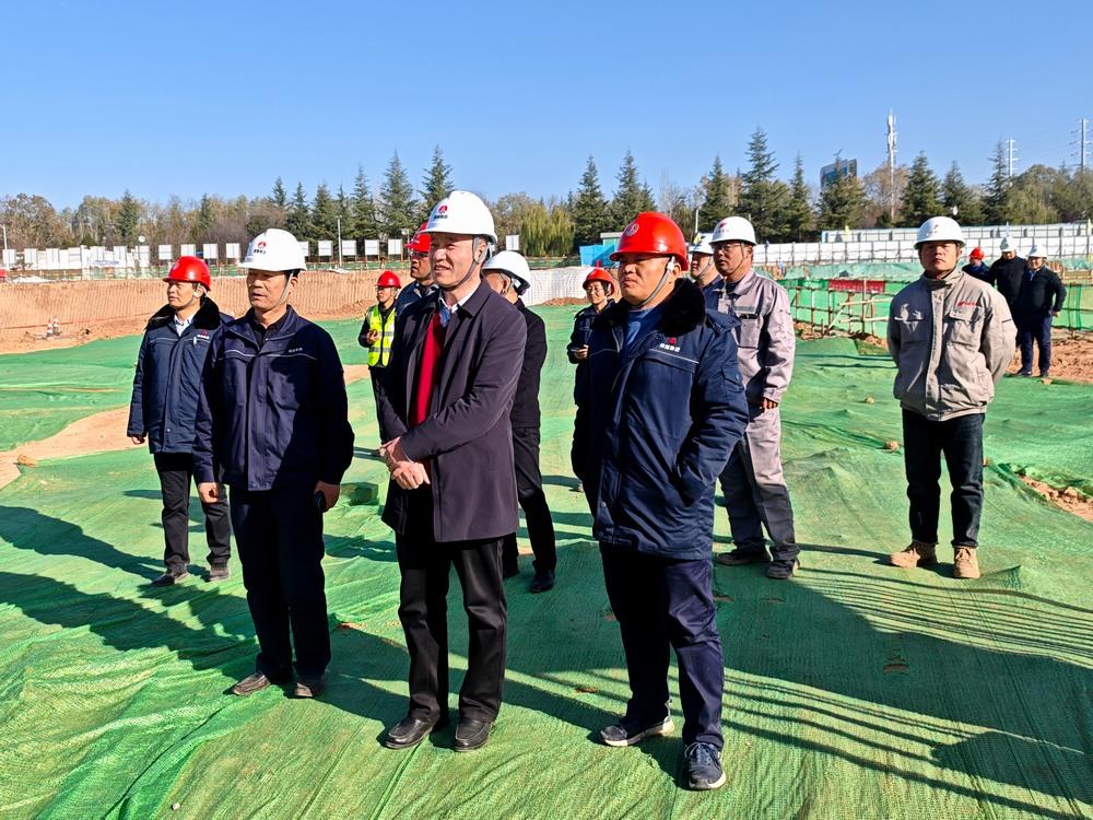 emc网页版登录集团基本建设管理部高级主任师黄社民一行深入emc网页版登录建设承建的铜创能材项目检查指导工作