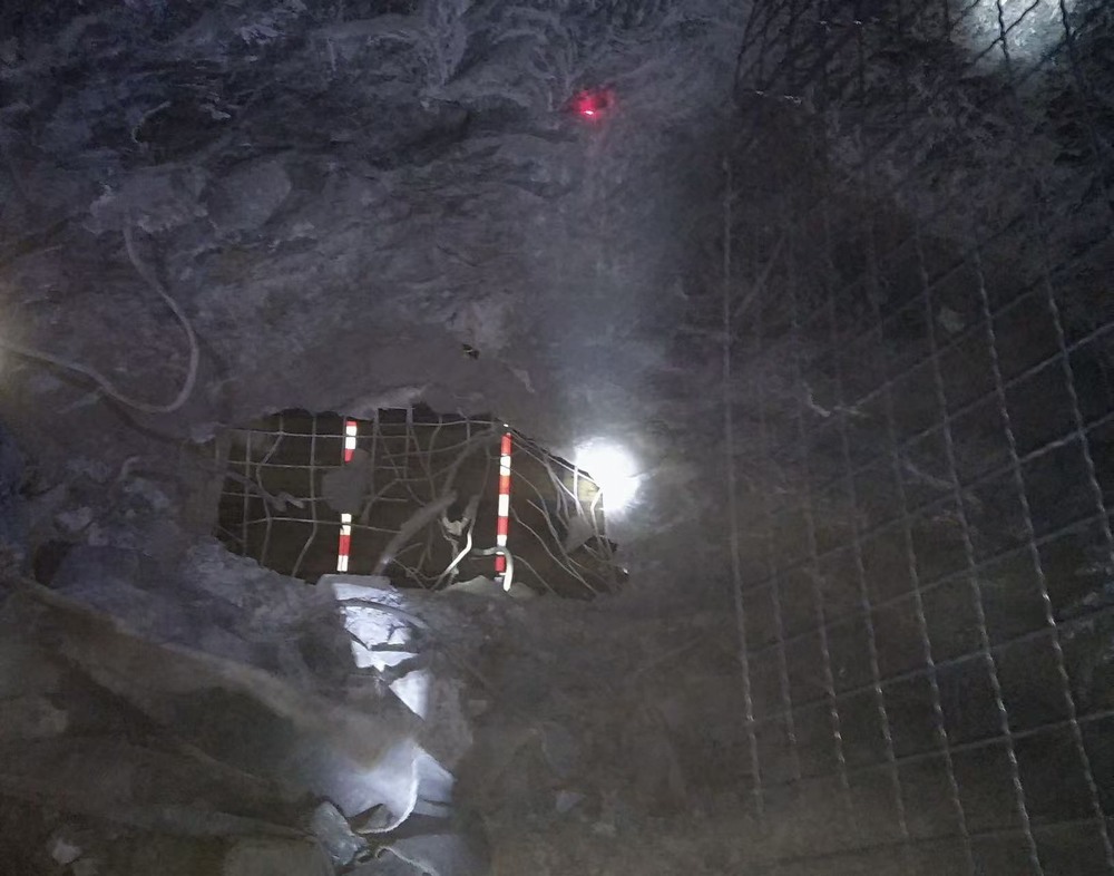 emc网页版登录建设矿建二公司建庄项目抗灾排水泵房水仓硐室顺利贯通