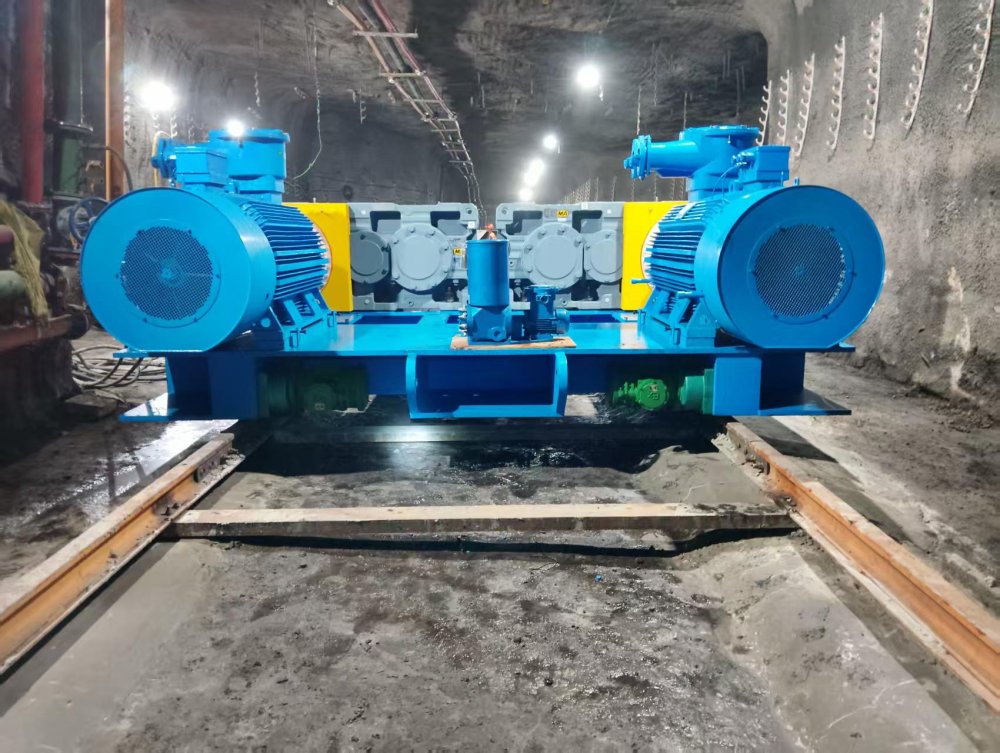 emc网页版登录建设机电安装公司神府项目部顺利完成齿辊式破碎机安装