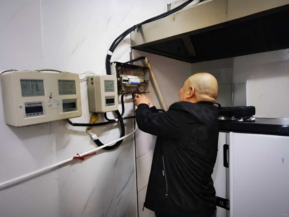 emc网页版登录建设机电安装公司：锚定“两堂一舍”核心阵地 织密安全保障网