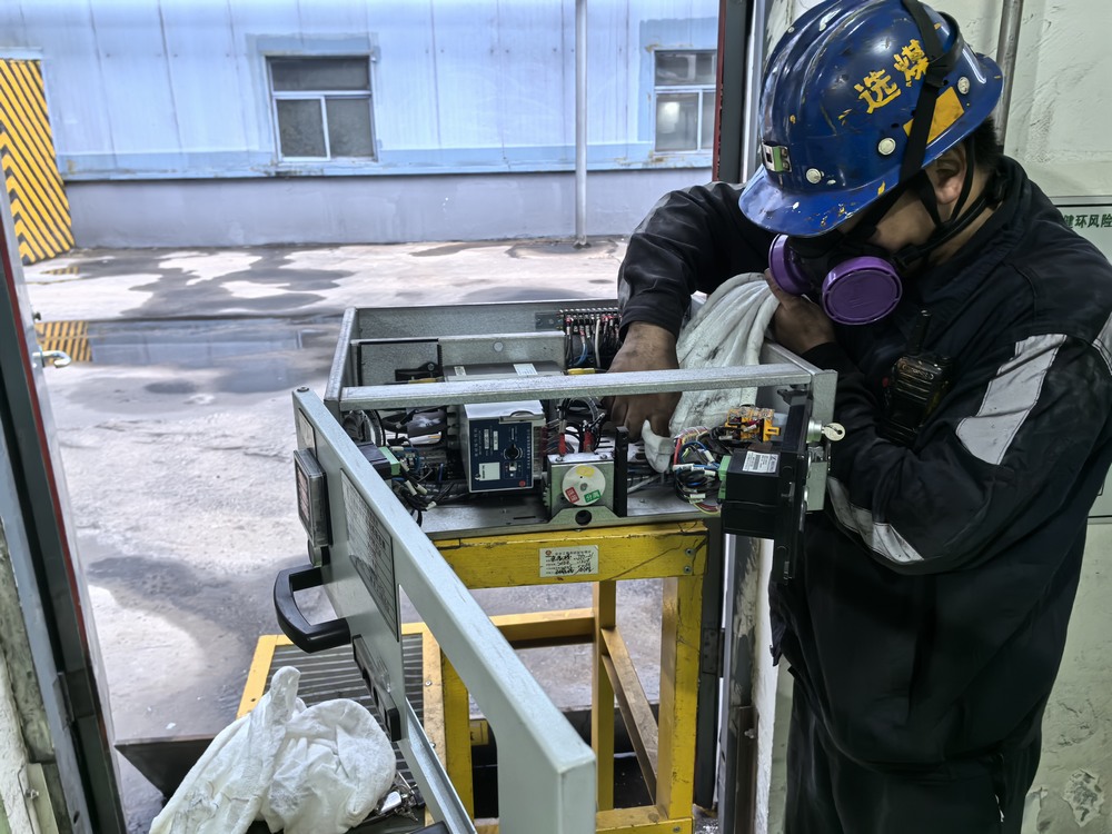 emc网页版登录建设洗选煤运营公司红柳林洗煤厂项目部：以电为脉守岗尽责  精耕细作护航生产