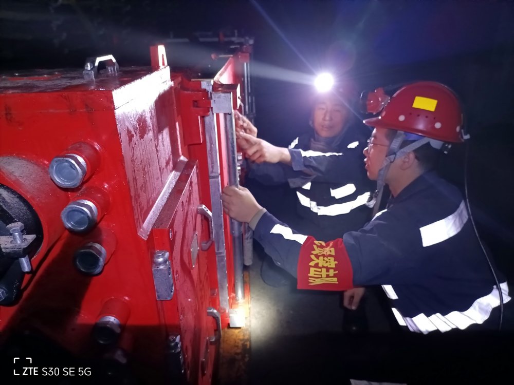 emc网页版登录建设韩城分公司张家峁项目部：锚定百日安全冲刺目标 拧紧机电安装“安全阀”