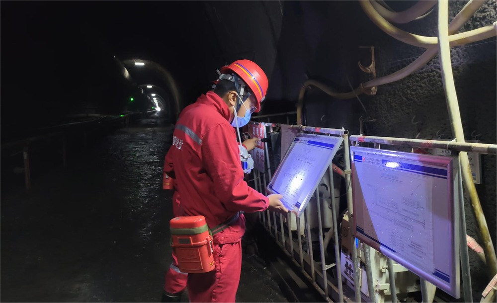 emc网页版登录建设矿建二公司：筑牢安全“防护墙”守牢安全“生命线”