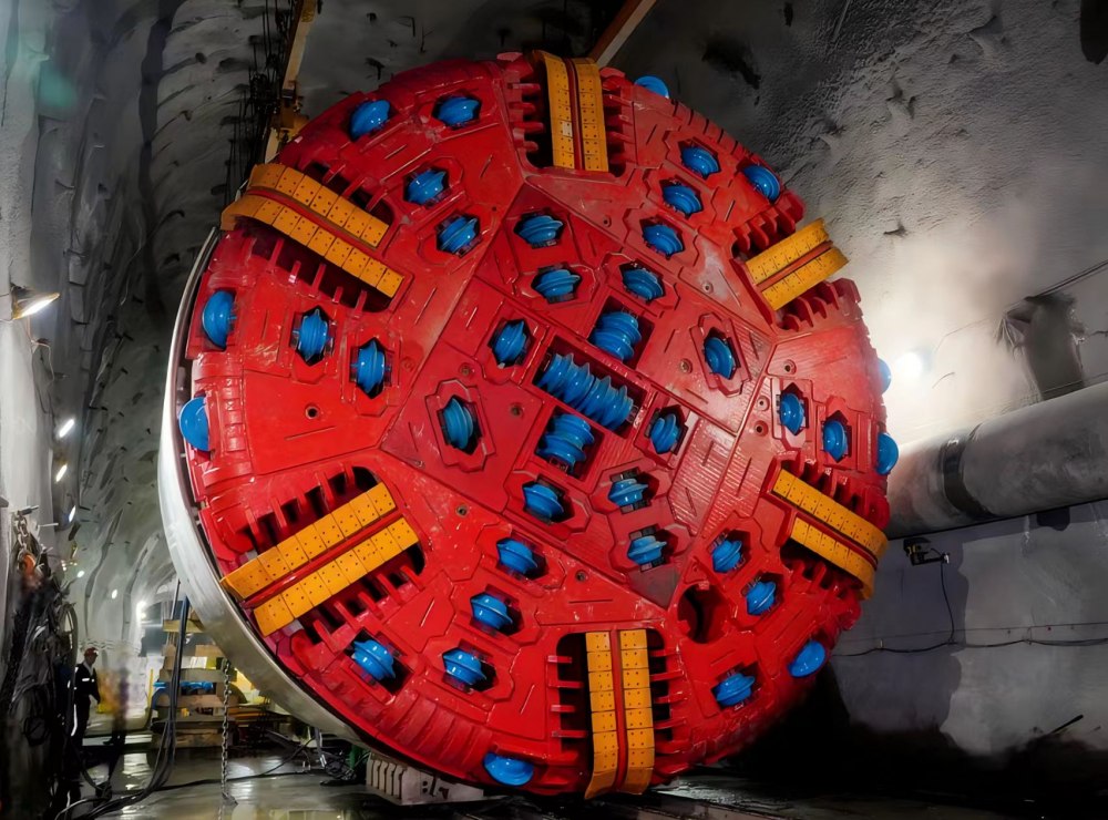 emc网页版登录建设煤矿运营服务分公司:直径7.13米TBM掘进机及全套系统带载联合试运转成功