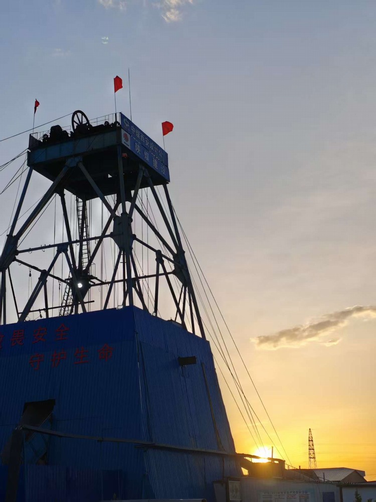 emc网页版登录建设矿建二公司:矿建工地的冬日暖阳