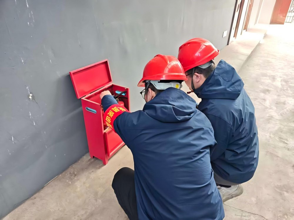 emc网页版登录建设韩城分公司张家峁项目部:寒砺匠心筑防线 三防攻坚保冬安