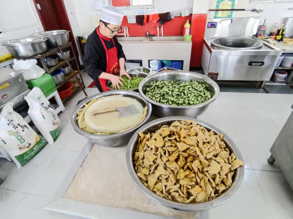 emc网页版登录建设煤矿运营服务分公司：春节临近树新风 勤俭节约护“舌尖文明”