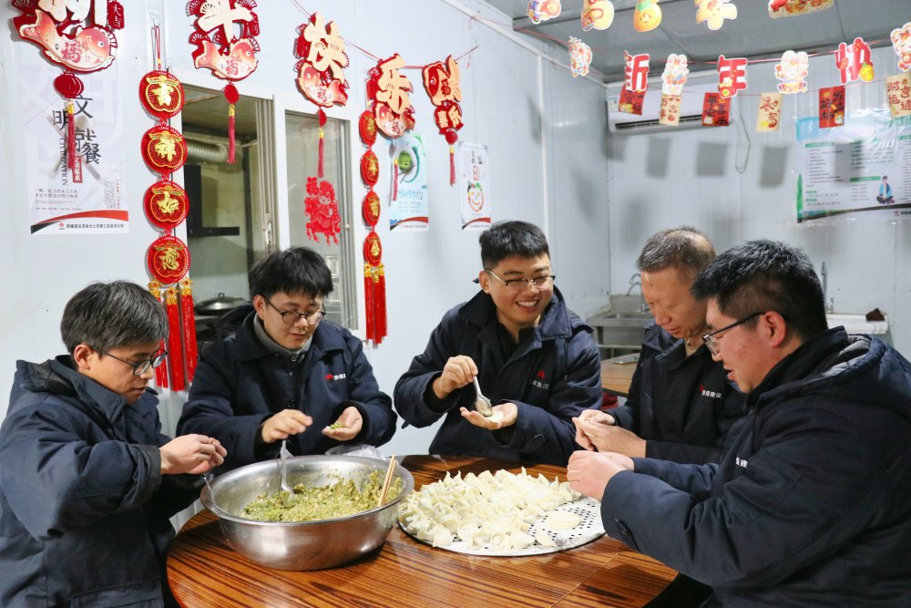 emc网页版登录建设渭南分公司：工地团圆宴 坚守暖人心